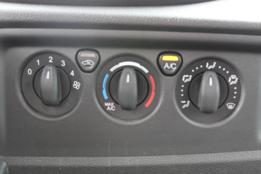Ford Transit 290 2.0-105pk TDCI L2H2 Ambiente. Compleet ingerichte Ford Transit ! Camera, pdc v+a, airco, ladder achterd., opstaptrede met trekhaak, imperiaal met ladder, omvormer naar 220V, etc etc.
