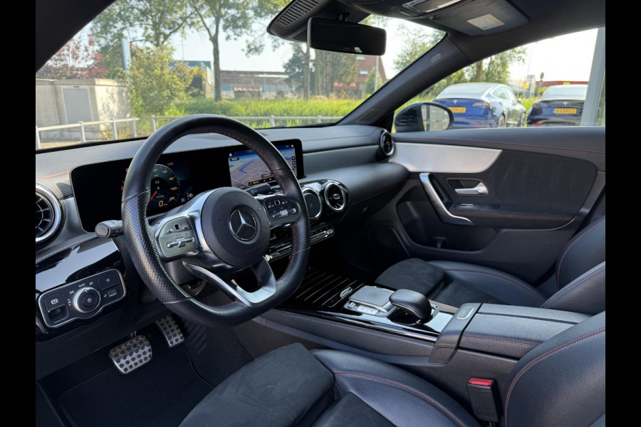 Mercedes-Benz CLA-Klasse 180 Aut. Business Sol. AMG | Navi | Camera | Sportstoelen |