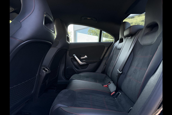 Mercedes-Benz CLA-Klasse 180 Aut. Business Sol. AMG | Navi | Camera | Sportstoelen |