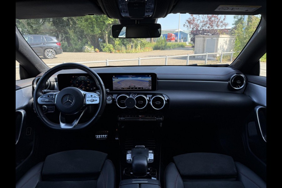 Mercedes-Benz CLA-Klasse 180 Aut. Business Sol. AMG | Navi | Camera | Sportstoelen |