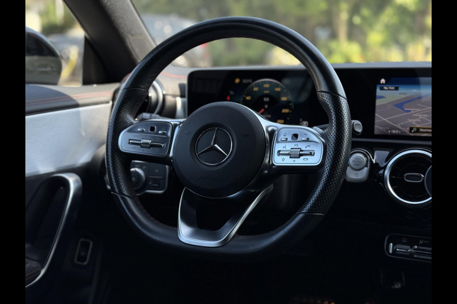 Mercedes-Benz CLA-Klasse 180 Aut. Business Sol. AMG | Navi | Camera | Sportstoelen |