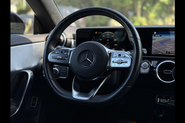 Mercedes-Benz CLA-Klasse 180 Aut. Business Sol. AMG | Navi | Camera | Sportstoelen |