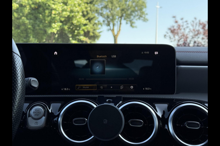 Mercedes-Benz CLA-Klasse 180 Aut. Business Sol. AMG | Navi | Camera | Sportstoelen |