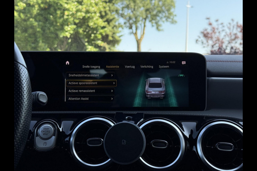 Mercedes-Benz CLA-Klasse 180 Aut. Business Sol. AMG | Navi | Camera | Sportstoelen |