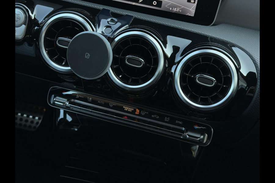 Mercedes-Benz CLA-Klasse 180 Aut. Business Sol. AMG | Navi | Camera | Sportstoelen |
