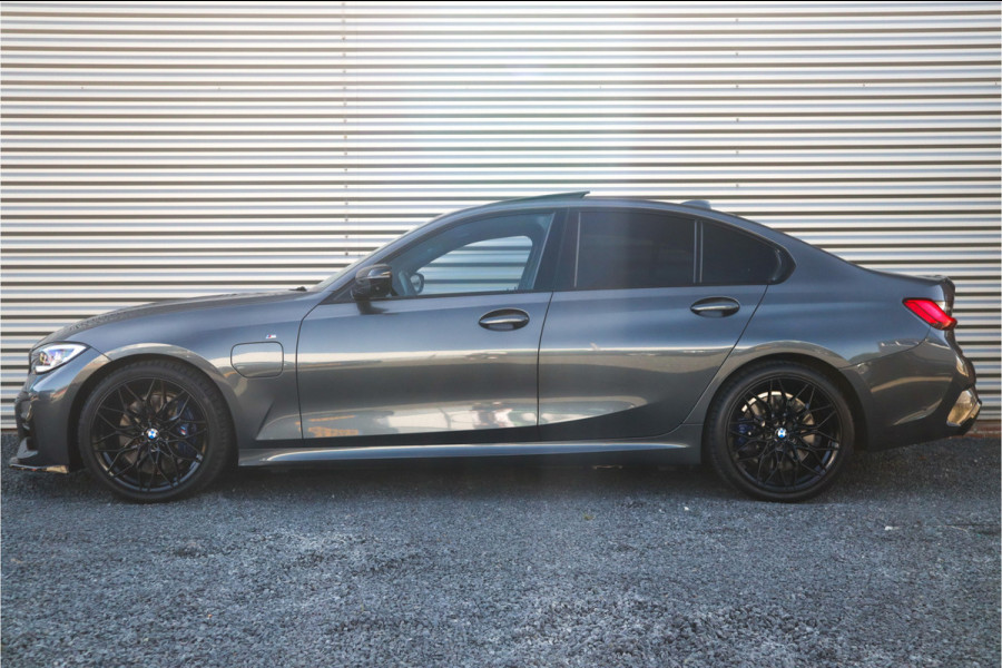 BMW 3-serie 330e M Sport Pano / Laser / 360 camera / Elec stoelen / Trekhaak / Dode hoek /