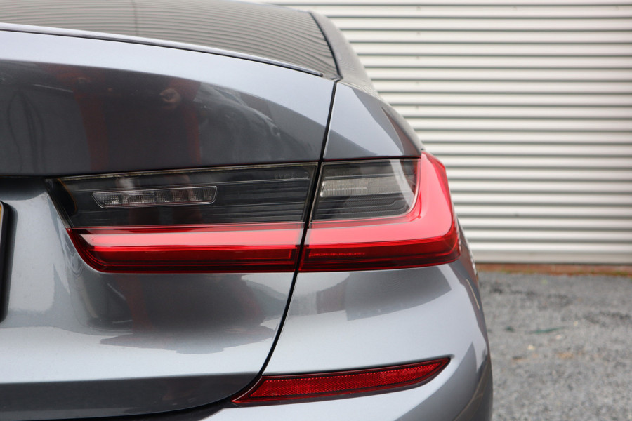 BMW 3-serie 330e M Sport Pano / Laser / 360 camera / Elec stoelen / Trekhaak / Dode hoek /