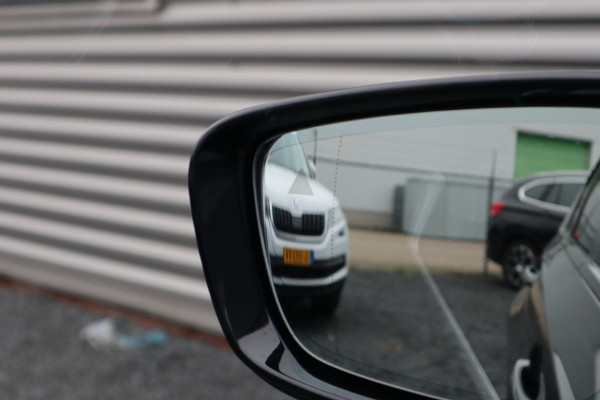 BMW 3-serie 330e M Sport Pano / Laser / 360 camera / Elec stoelen / Trekhaak / Dode hoek /