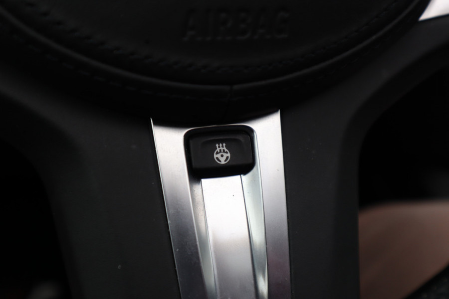 BMW 3-serie 330e M Sport Pano / Laser / 360 camera / Elec stoelen / Trekhaak / Dode hoek /