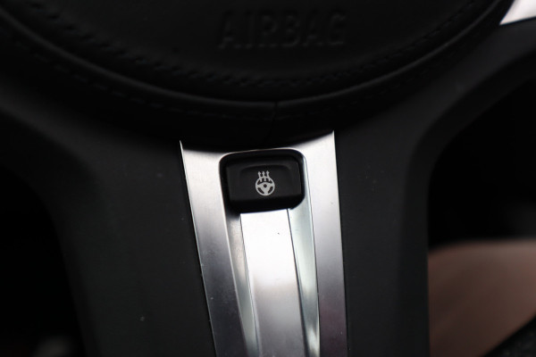 BMW 3-serie 330e M Sport Pano / Laser / 360 camera / Elec stoelen / Trekhaak / Dode hoek /