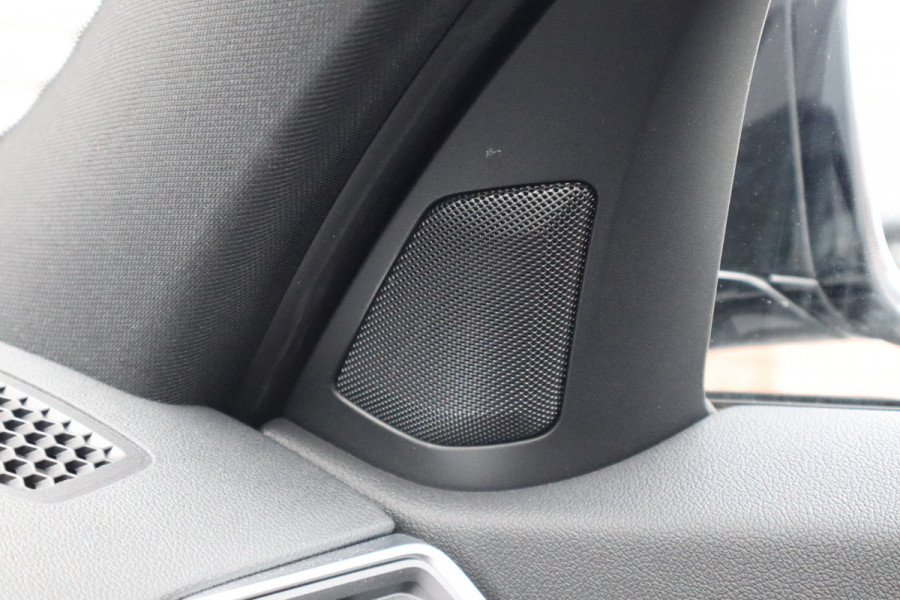 BMW 3-serie 330e M Sport Pano / Laser / 360 camera / Elec stoelen / Trekhaak / Dode hoek /