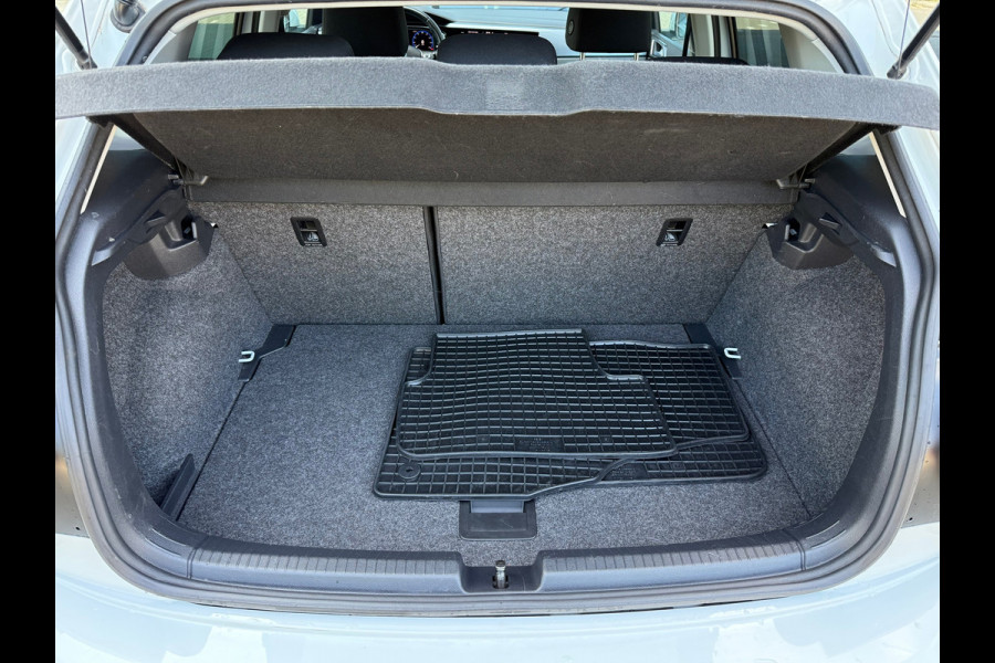 Volkswagen Polo 1.0 TSI Highline - RLine - Automaat - LED - Parkeerhulp - Winterpakket