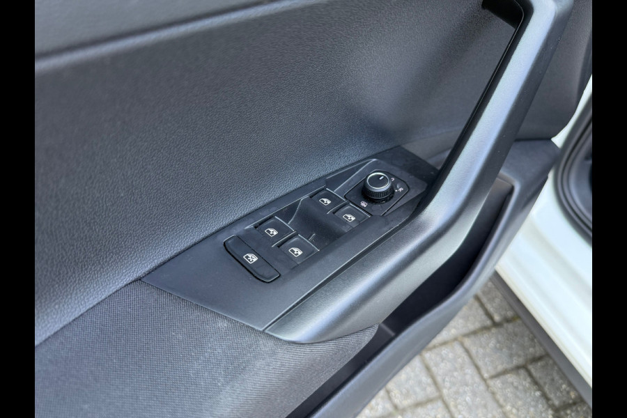 Volkswagen Polo 1.0 TSI Highline - RLine - Automaat - LED - Parkeerhulp - Winterpakket
