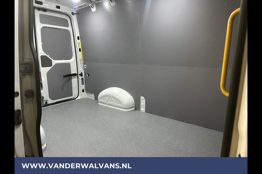 Volkswagen Crafter 2.0 TDI 141pk L3H3 L2H2 Euro6 Airco | Camera | Apple Carplay | Android Auto Chauffeursstoel, Cruisecontrol
