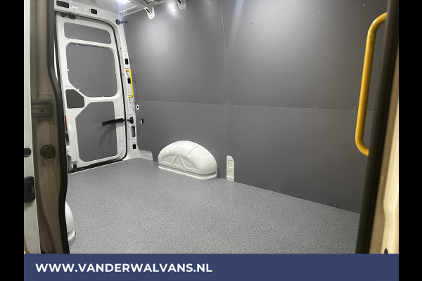 Volkswagen Crafter 2.0 TDI 141pk L3H3 L2H2 Euro6 Airco | Camera | Apple Carplay | Android Auto Chauffeursstoel, Cruisecontrol