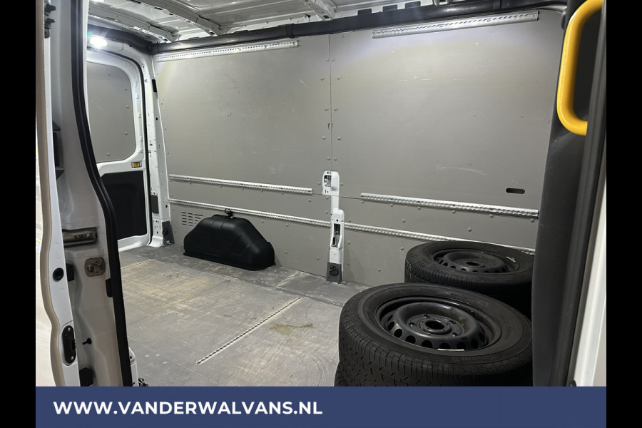 Ford Transit 2.0 TDCI 131pk L3H2 Euro6 Airco | Camera | Navigatie | Apple Carplay | Android Auto | Stoelverwarming Verwarmde voorruit, Cruisecontrol, Parkeersensoren, Elektrisch verstelbare bestuurdersstoel, Bijrijdersbank