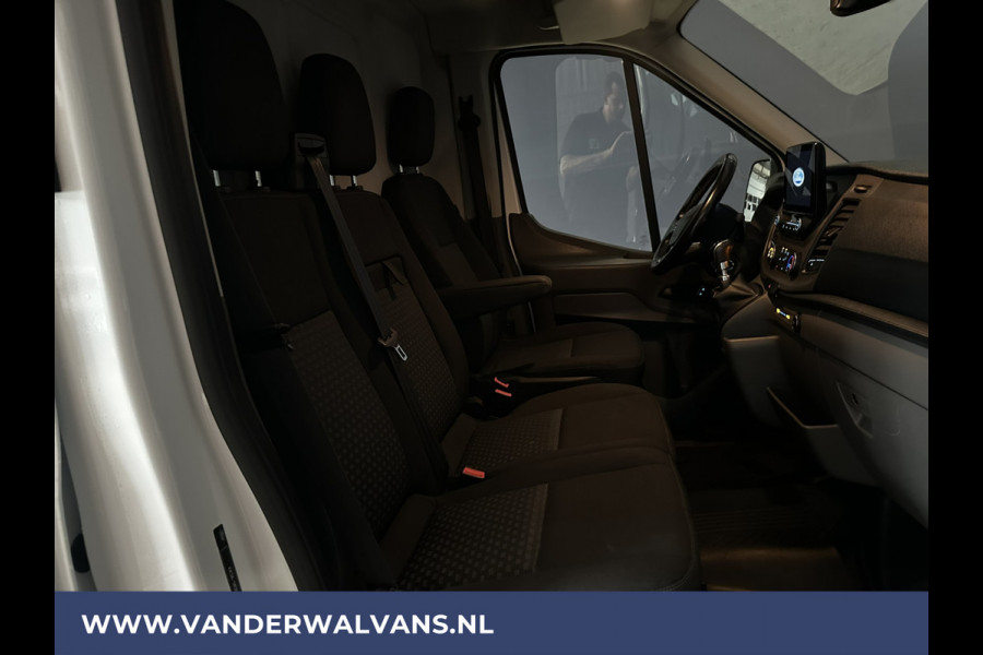 Ford Transit 2.0 TDCI 131pk L3H2 Euro6 Airco | Camera | Navigatie | Apple Carplay | Android Auto | Stoelverwarming Verwarmde voorruit, Cruisecontrol, Parkeersensoren, Elektrisch verstelbare bestuurdersstoel, Bijrijdersbank