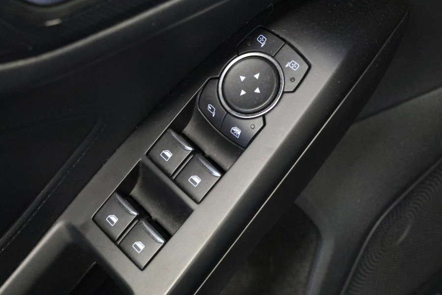 Ford Focus 1.5 EcoBoost 150 PK ST Line | Camera | CarPlay | LED Koplampen | Stoel- en stuurverwarming | Climatronic | DAB | Dealer onderhouden | Nieuwe APK