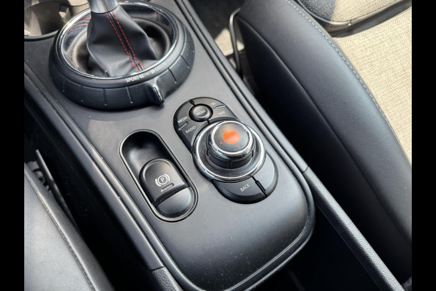MINI Countryman 2.0 Cooper S Chili JCW | Navigatie | Cruise Control | Parkeersensoren | 19 Inch Lichtmetalen Velgen |