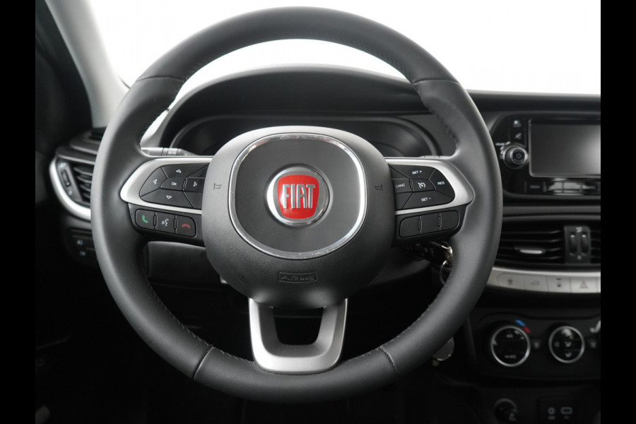 Fiat Tipo 1.4 16V Lounge Airco - Cruise Control  - Climate Control - Navigatie - 12 Maanden BOVAG Garantie