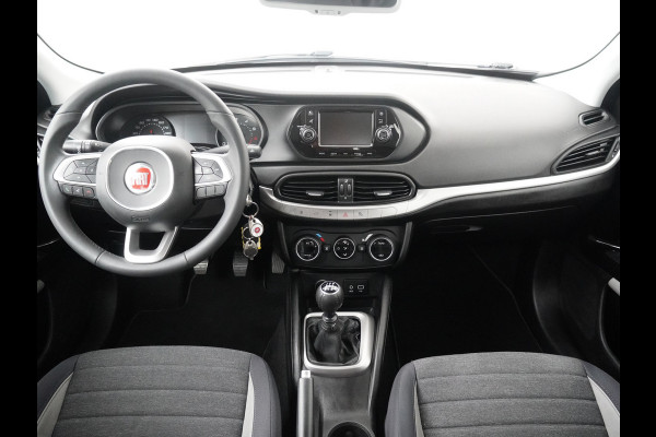 Fiat Tipo 1.4 16V Lounge Airco - Cruise Control  - Climate Control - Navigatie - 12 Maanden BOVAG Garantie