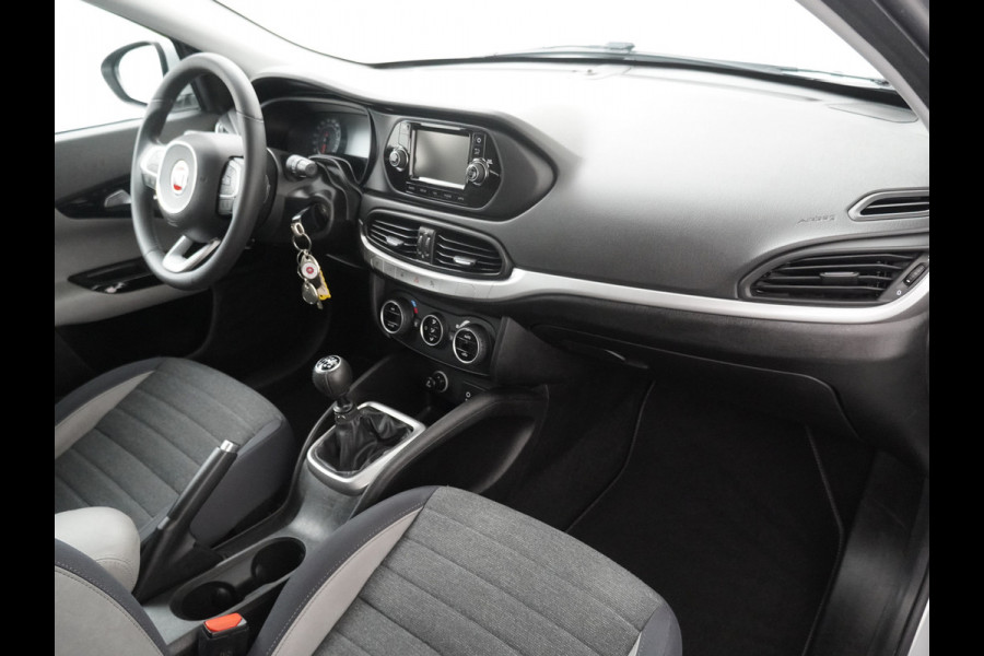 Fiat Tipo 1.4 16V Lounge Airco - Cruise Control  - Climate Control - Navigatie - 12 Maanden BOVAG Garantie