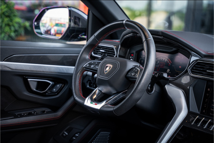 Lamborghini Urus 4.0 V8 - Akrapovic l Carbon | B&O Advanced l Panorama