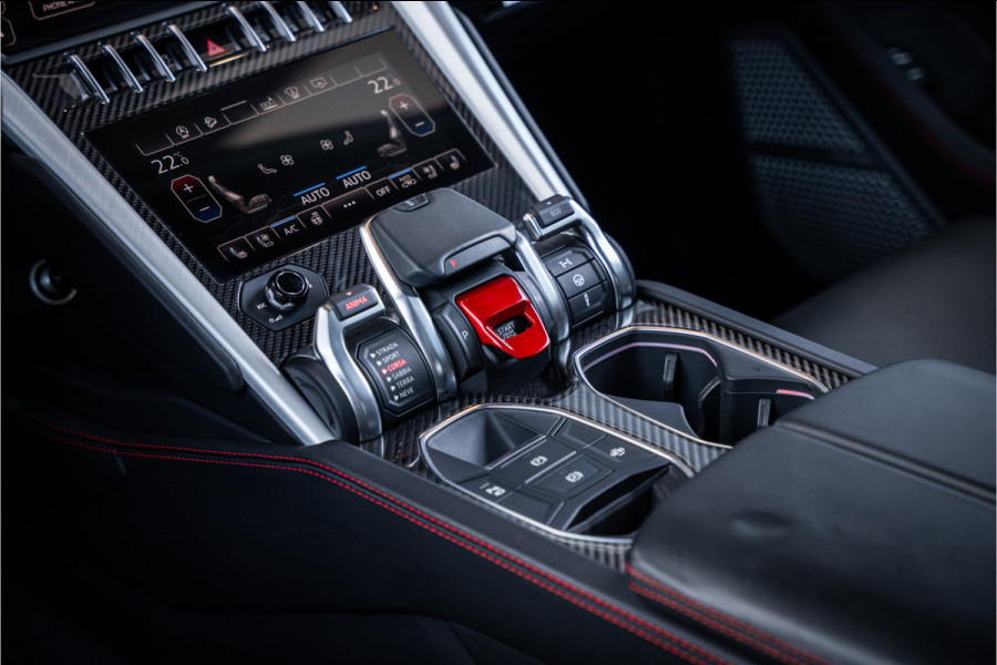 Lamborghini Urus 4.0 V8 - Akrapovic l Carbon | B&O Advanced l Panorama