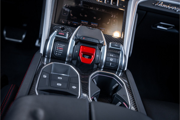 Lamborghini Urus 4.0 V8 - Akrapovic l Carbon | B&O Advanced l Panorama