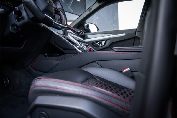 Lamborghini Urus 4.0 V8 - Akrapovic l Carbon | B&O Advanced l Panorama