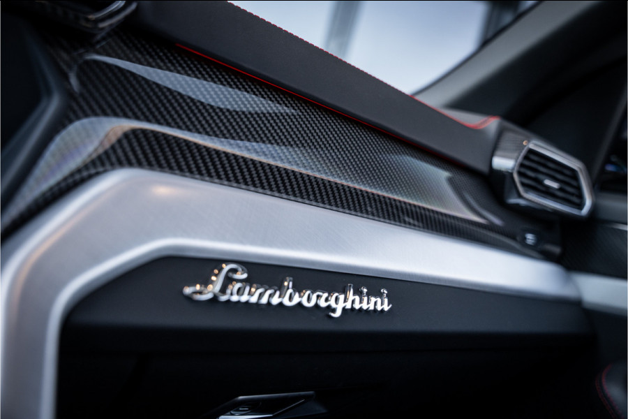 Lamborghini Urus 4.0 V8 - Akrapovic l Carbon | B&O Advanced l Panorama