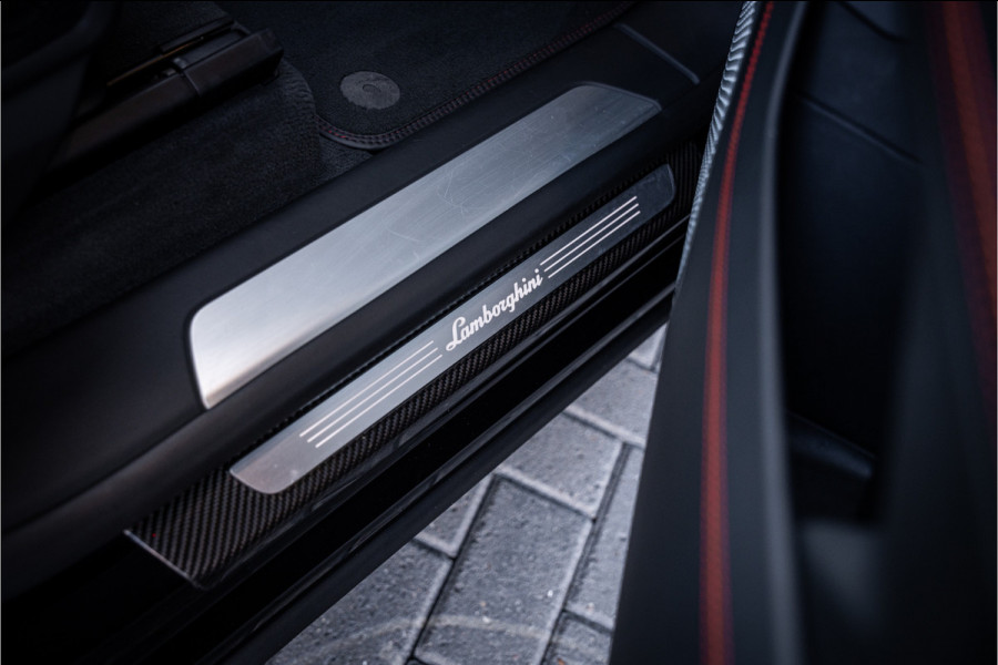 Lamborghini Urus 4.0 V8 - Akrapovic l Carbon | B&O Advanced l Panorama