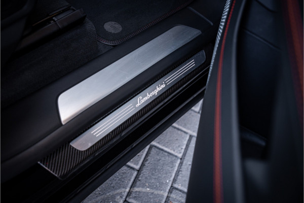 Lamborghini Urus 4.0 V8 - Akrapovic l Carbon | B&O Advanced l Panorama