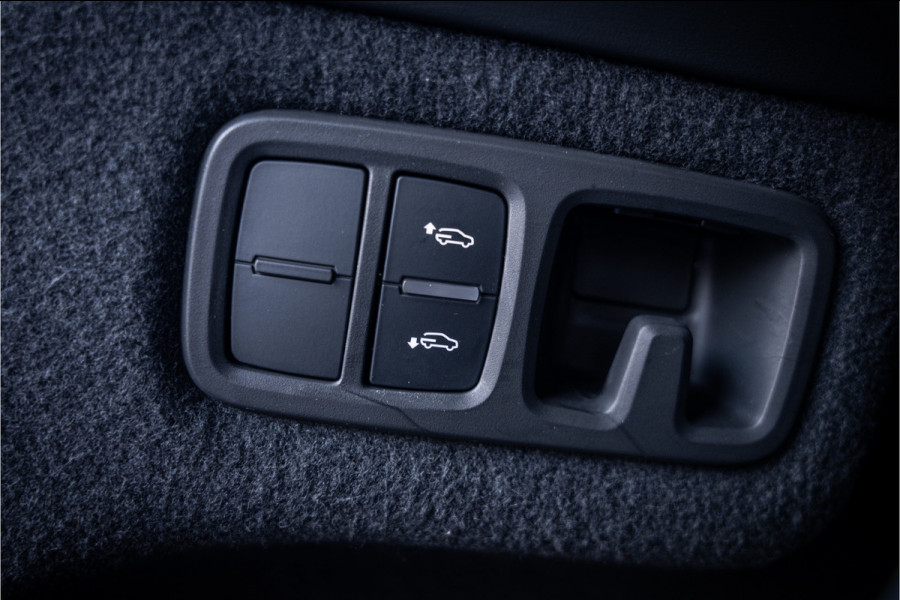 Lamborghini Urus 4.0 V8 - Akrapovic l Carbon | B&O Advanced l Panorama