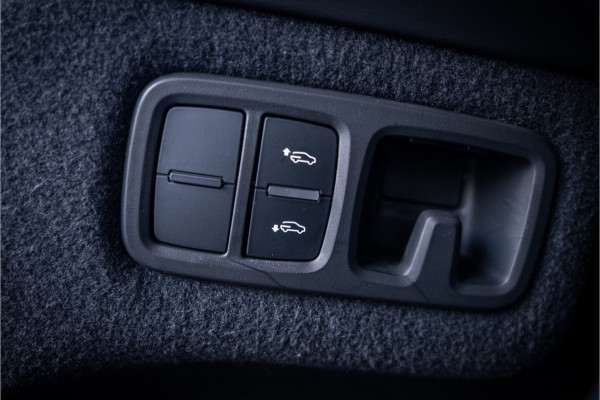 Lamborghini Urus 4.0 V8 - Akrapovic l Carbon | B&O Advanced l Panorama