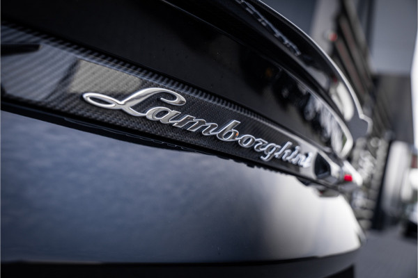 Lamborghini Urus 4.0 V8 - Akrapovic l Carbon | B&O Advanced l Panorama
