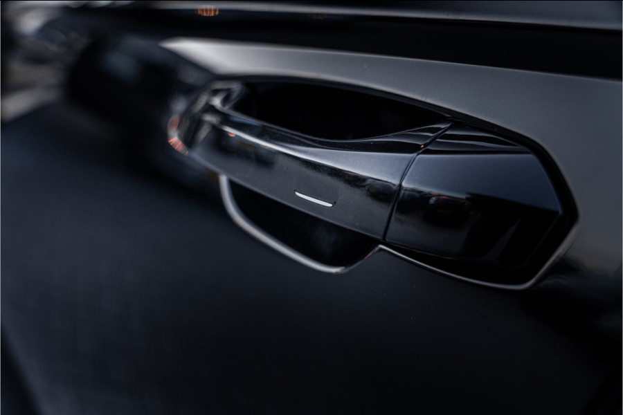 Lamborghini Urus 4.0 V8 - Akrapovic l Carbon | B&O Advanced l Panorama