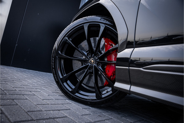 Lamborghini Urus 4.0 V8 - Akrapovic l Carbon | B&O Advanced l Panorama