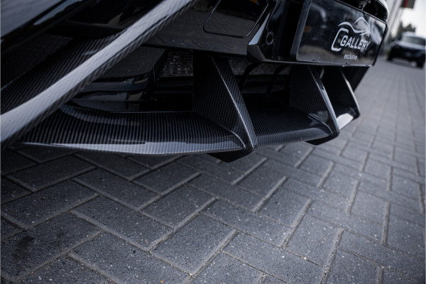 Lamborghini Urus 4.0 V8 - Akrapovic l Carbon | B&O Advanced l Panorama