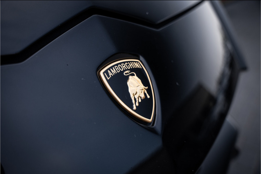 Lamborghini Urus 4.0 V8 - Akrapovic l Carbon | B&O Advanced l Panorama