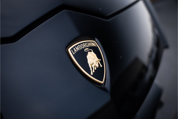 Lamborghini Urus 4.0 V8 - Akrapovic l Carbon | B&O Advanced l Panorama