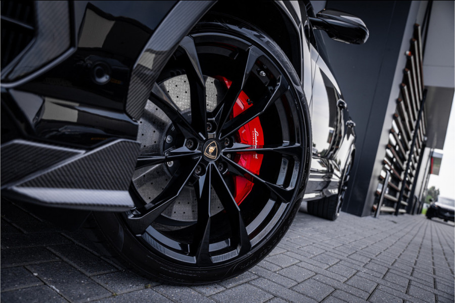 Lamborghini Urus 4.0 V8 - Akrapovic l Carbon | B&O Advanced l Panorama