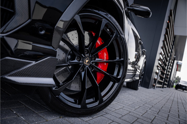 Lamborghini Urus 4.0 V8 - Akrapovic l Carbon | B&O Advanced l Panorama