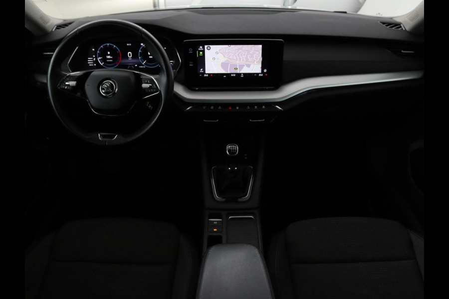 Škoda Octavia Combi 1.0 TSI Business Edition | Stoelverwarming | Trekhaak | Adaptive cruise | Elektrische achterklep | Carplay | Sfeerverlichting