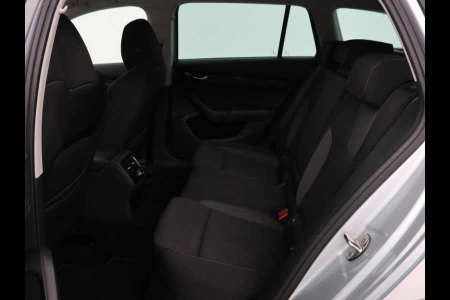 Škoda Octavia Combi 1.0 TSI Business Edition | Stoelverwarming | Trekhaak | Adaptive cruise | Elektrische achterklep | Carplay | Sfeerverlichting