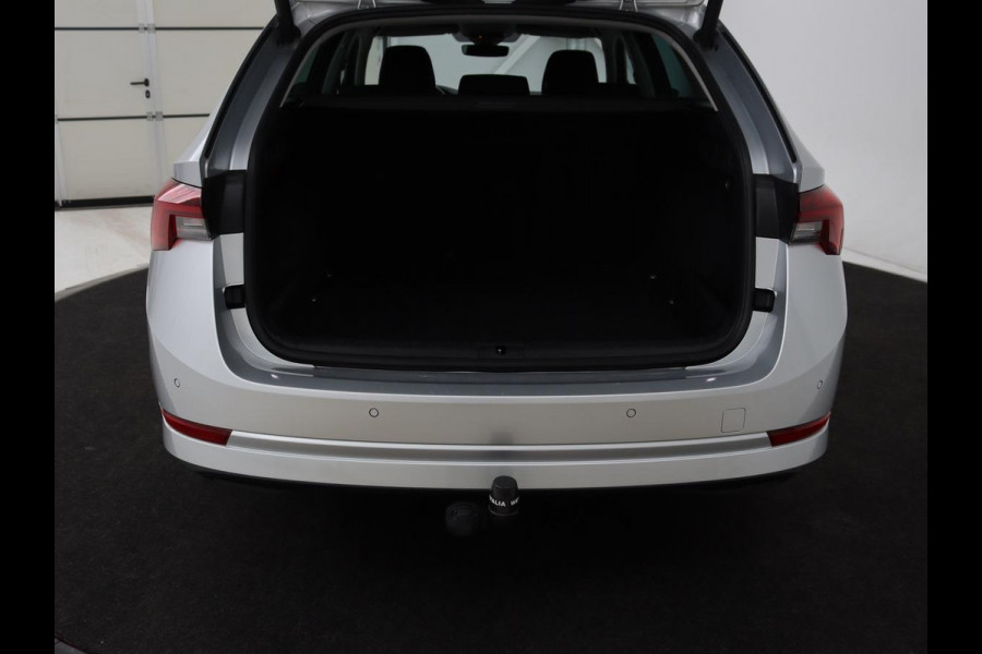 Škoda Octavia Combi 1.0 TSI Business Edition | Stoelverwarming | Trekhaak | Adaptive cruise | Elektrische achterklep | Carplay | Sfeerverlichting
