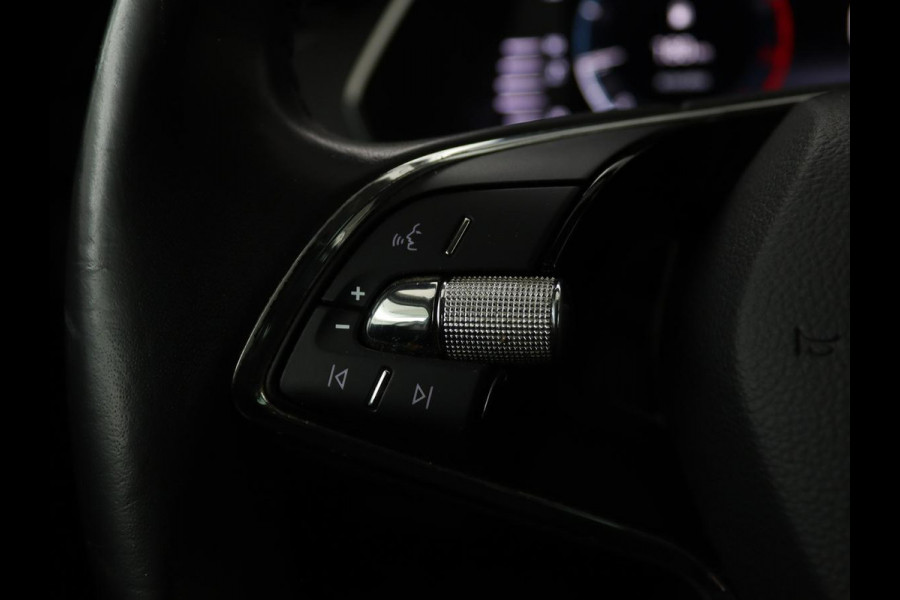 Škoda Octavia Combi 1.0 TSI Business Edition | Stoelverwarming | Trekhaak | Adaptive cruise | Elektrische achterklep | Carplay | Sfeerverlichting