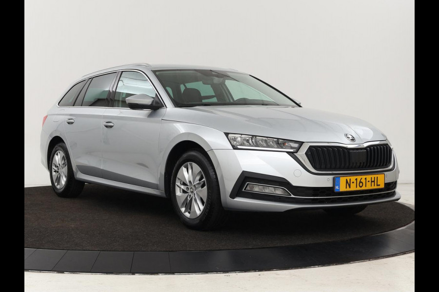 Škoda Octavia Combi 1.0 TSI Business Edition | Stoelverwarming | Trekhaak | Adaptive cruise | Elektrische achterklep | Carplay | Sfeerverlichting