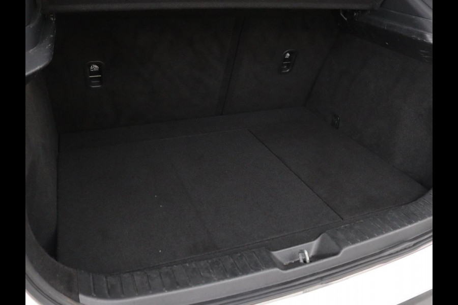 Mazda CX-30 2.0 e-SkyActiv-X M Hybrid Luxury | Leder | Camera | Stoel & Stuurverwarming | Head-up | Lane assist | Trekhaak | Bose audio