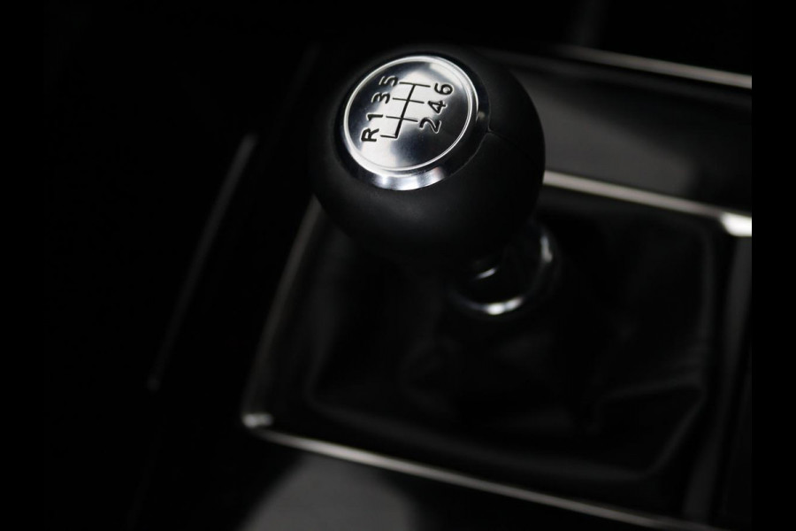 Mazda CX-30 2.0 e-SkyActiv-X M Hybrid Luxury | Leder | Camera | Stoel & Stuurverwarming | Head-up | Lane assist | Trekhaak | Bose audio